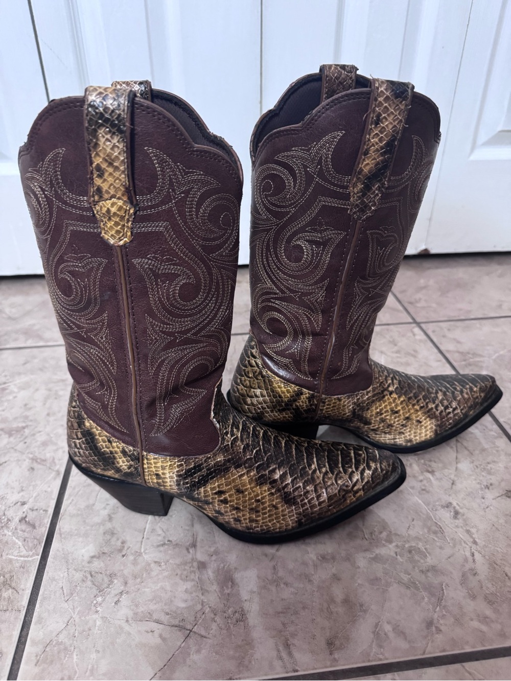 Durango Women's Snakeskin Print Western Cowboy Boots Size 8.5